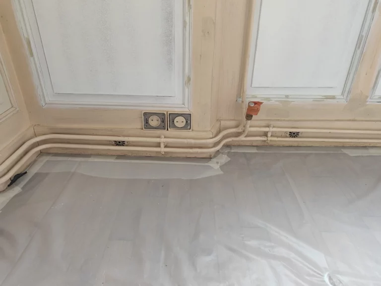 Protection des sols et boiseries avant rénovation des peintures d'une maison de maître à Libourne (33500) - Le Peintre Aquitain