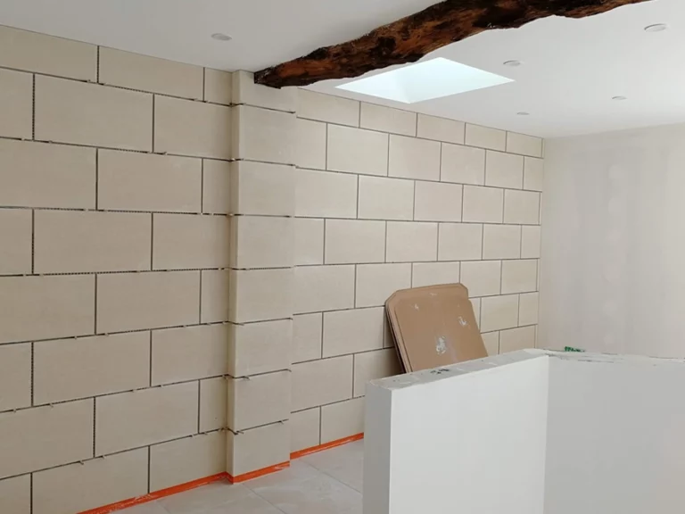 Décoration murale en pierre - extension maison à Libourne - Le Peintre Aquitain