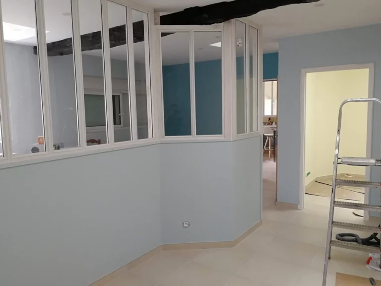Peinture intérieure d'un muret sous verrière - extension maison à Libourne - Le Peintre Aquitain