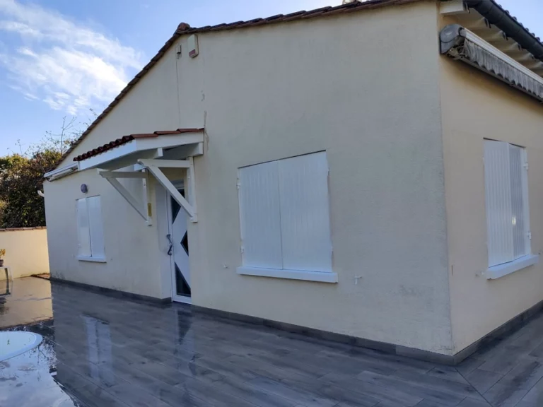 Façade extérieure et volets après nettoyage - Maison à Lugon-et-l'Île-du-Carnay - Le Peintre Aquitain
