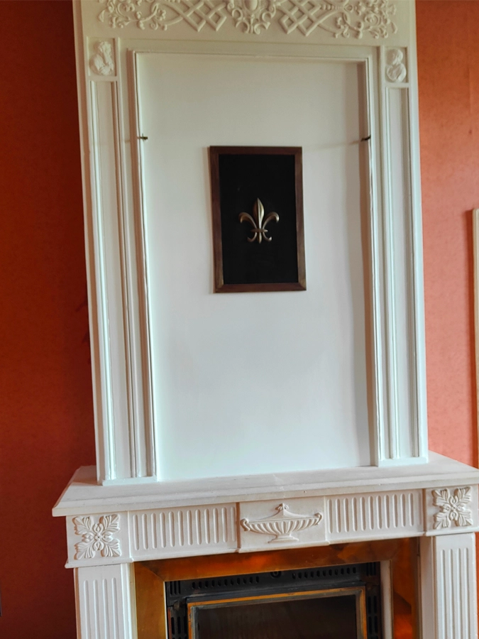 Cheminée d'une maison à Vérac après rénovation de la peinture - Le Peintre Aquitain
