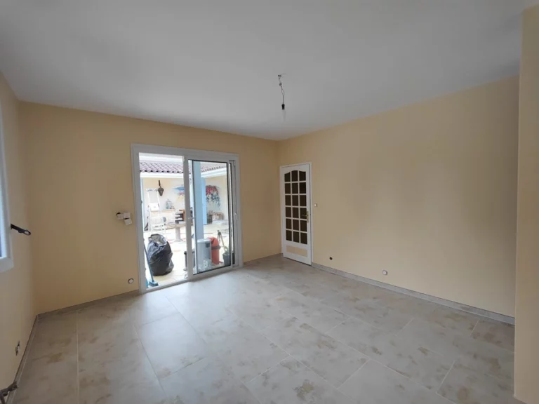 Murs après la rénovation complète d'une cuisine à Saint-Ciers-d'Abzac - Peinture intérieure des murs - Le Peintre Aquitain
