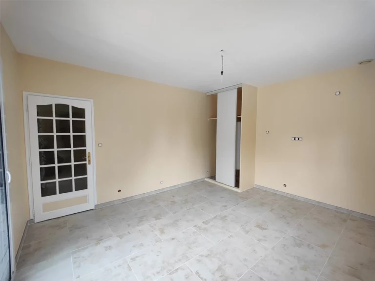 Rénovation complète d'une cuisine à Saint-Ciers-d'Abzac - Peinture intérieure mur et plafond - Le Peintre Aquitain