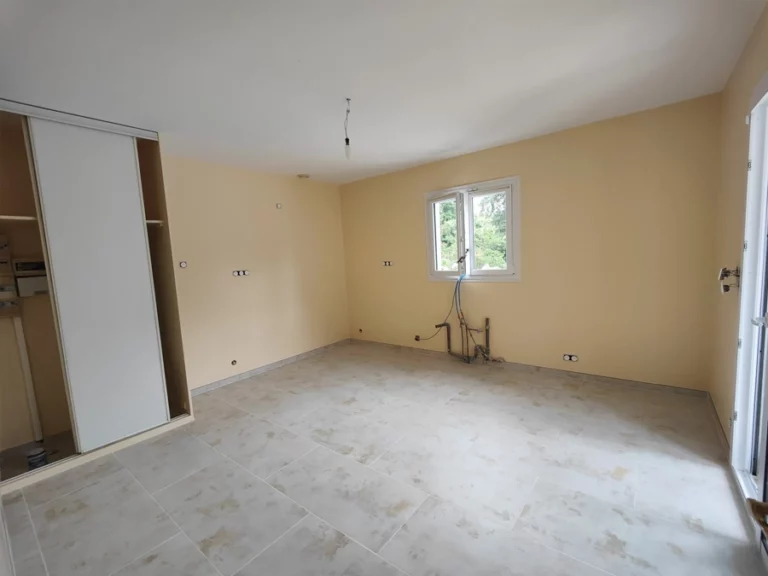 Plafond après la rénovation complète d'une cuisine à Saint-Ciers-d'Abzac - Peinture intérieure d'un plafond - Le Peintre Aquitain