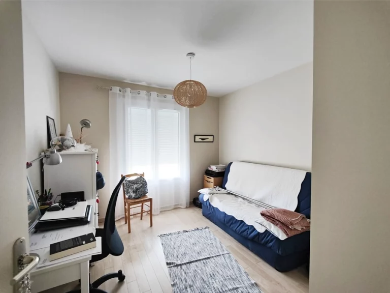 Rafraîchissement des peintures intérieures d'une chambre - Tauriac - Le Peintre Aquitain