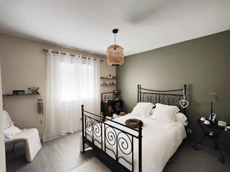 Peinture intérieure vert olive d'une chambre - Tauriac - Le Peintre Aquitain