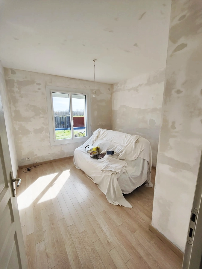 Chambre d'amis avant ratissage murs - Tauriac - Le Peintre Aquitain