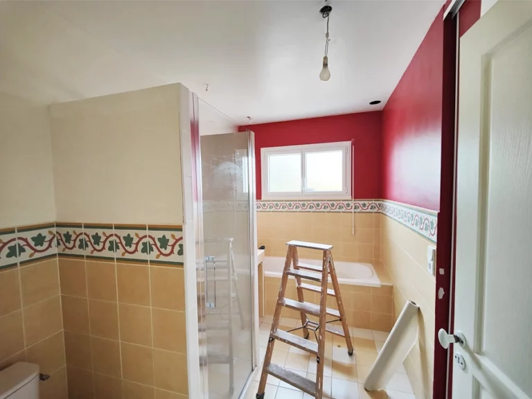Salle de bain après rafraîchissement des peintures - Tauriac - Le Peintre Aquitain
