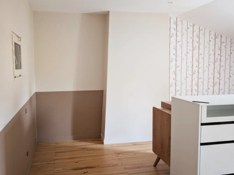 Peinture beige de la chambre de bébé - Saint-Quentin-de-Baron - Le Peintre Aquitain