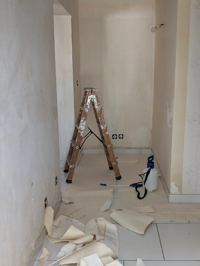 Dépose du papier peint du couloir - Maison en Gironde - Le Peintre Aquitain