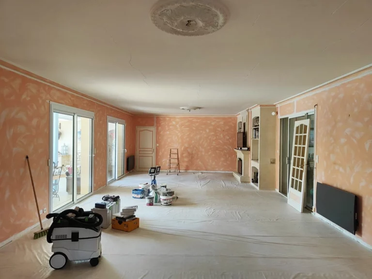 Traitement des fissures des murs du salon - Grande maison à Libourne - Le Peintre Aquitain