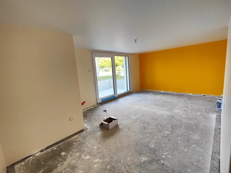 Peinture intérieure jaune dans une chambre - Lalande-de-Fronsac - Le Peintre Aquitain