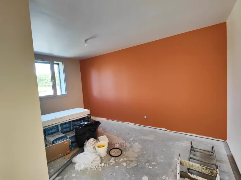 Application d'une peinture de finition Ocre pour une chambre - Lalande-de-Fronsac - Le Peintre Aquitain